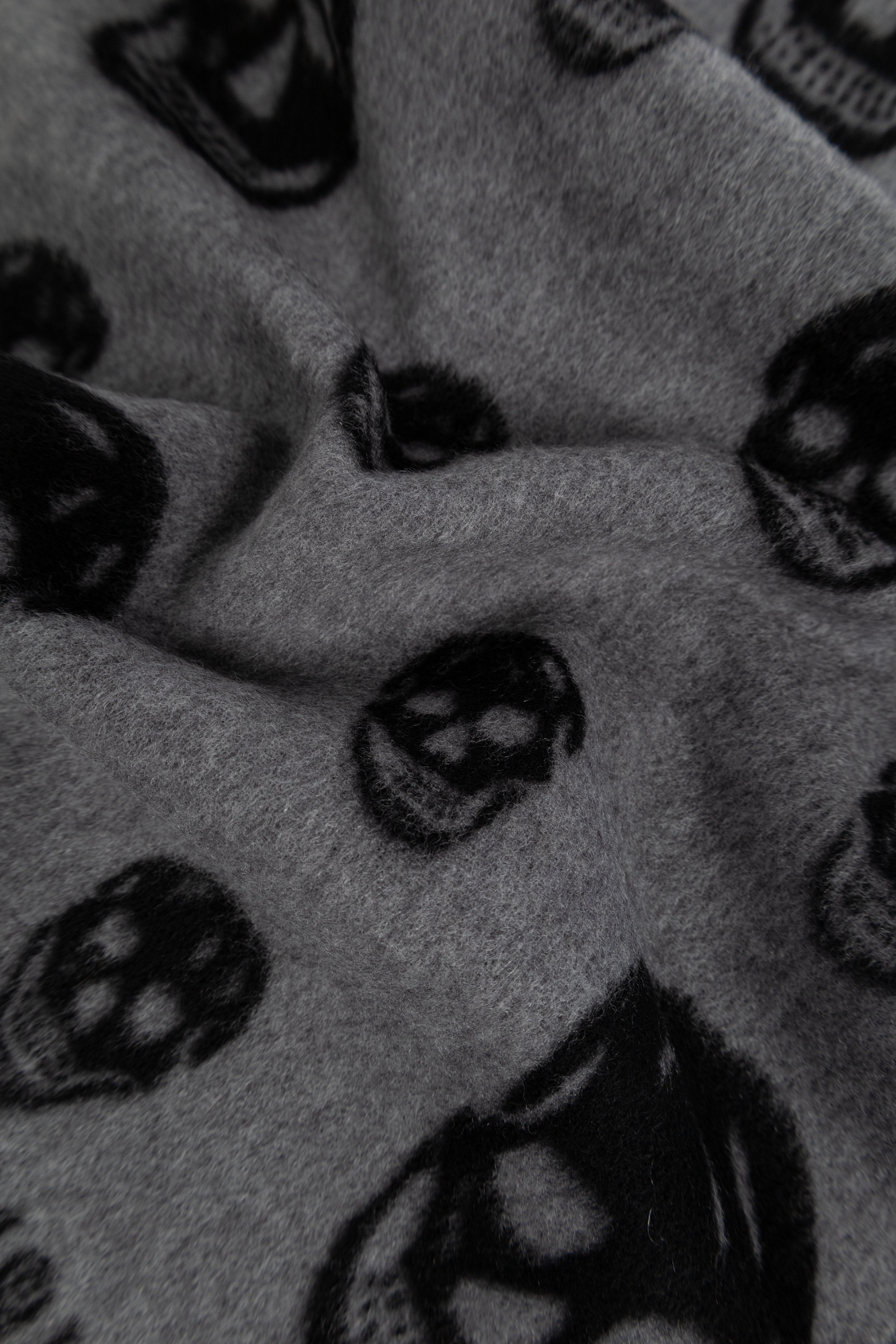 Grey Scarf with skull motif Alexander McQueen - Vitkac GB